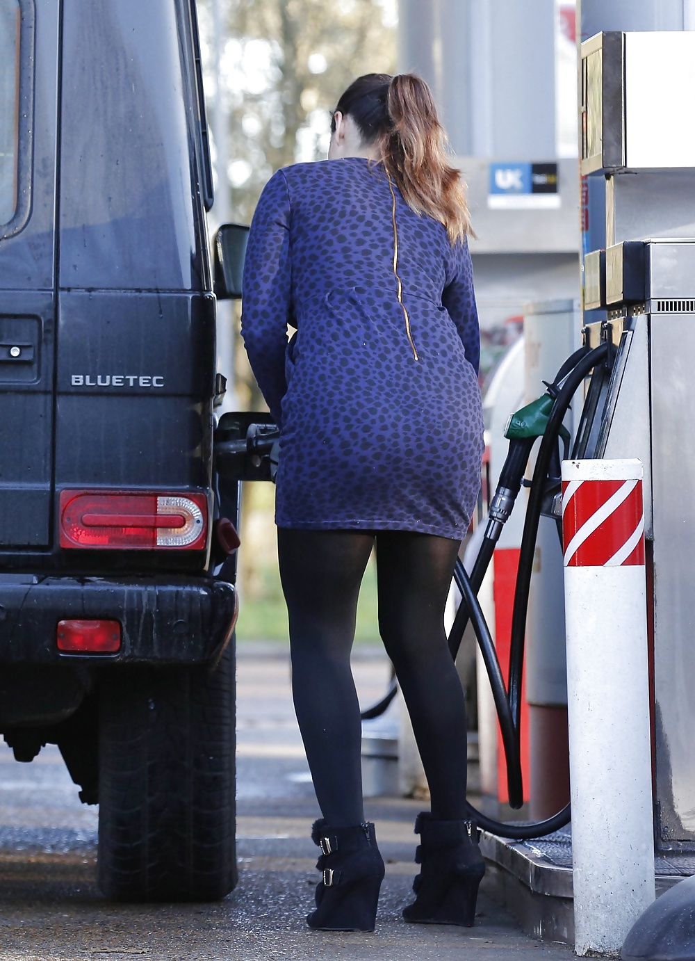 レギンスとジーンズを履いたケリー・ブルックのお尻 (HQ)
 #30233200