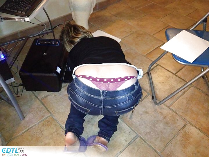 Femme en string qui depasse #40269238