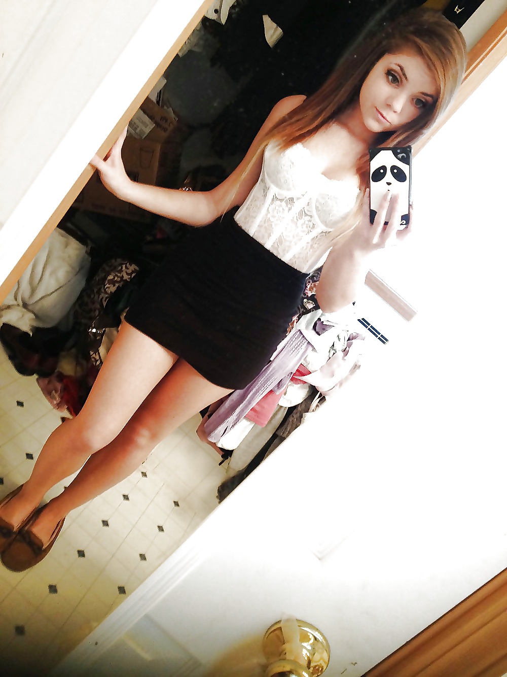 Putas en vestidos y faldas ajustadas 1
 #39000202