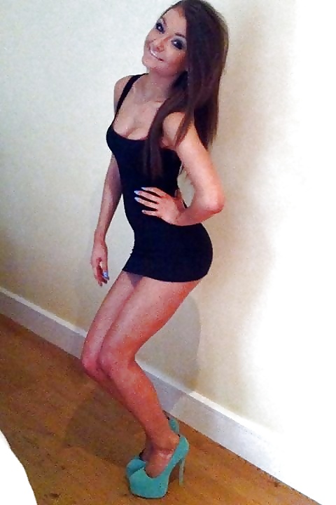 Putas en vestidos y faldas ajustadas 1
 #39000311