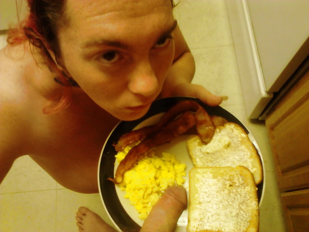 Heiße Frau Kochen Frühstück Nackt #32438494
