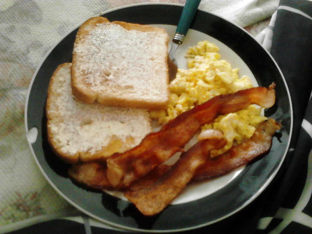 裸で朝食を作るホットな妻 
 #32438503