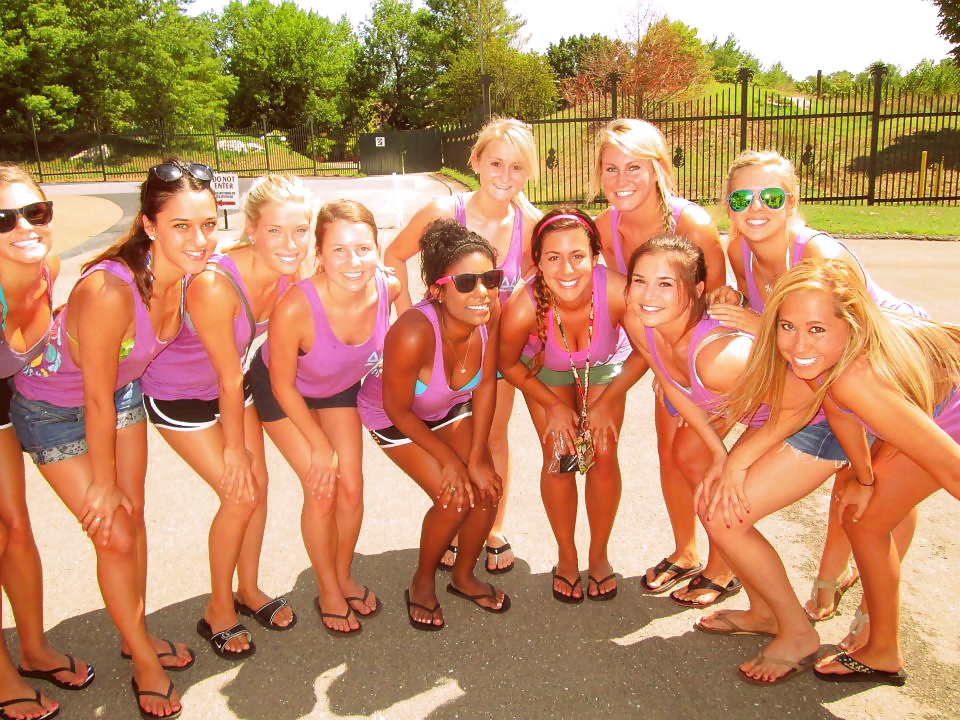 Facebook teen babes 18 girls dressed up (some bikinis) #31996609