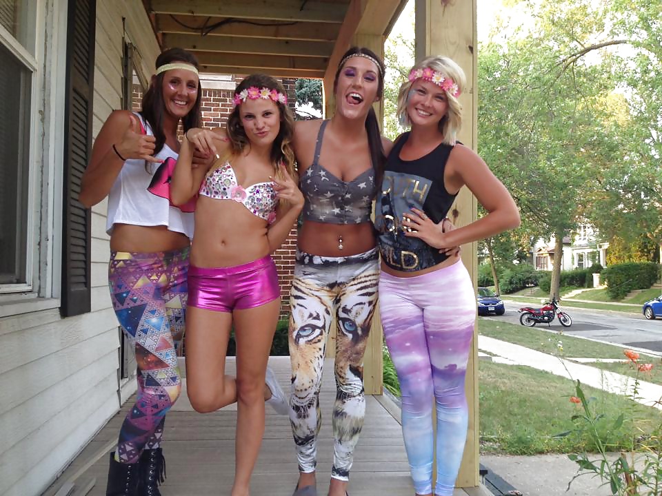 Facebook teen babes 18 girls dressed up (some bikinis) #31996630