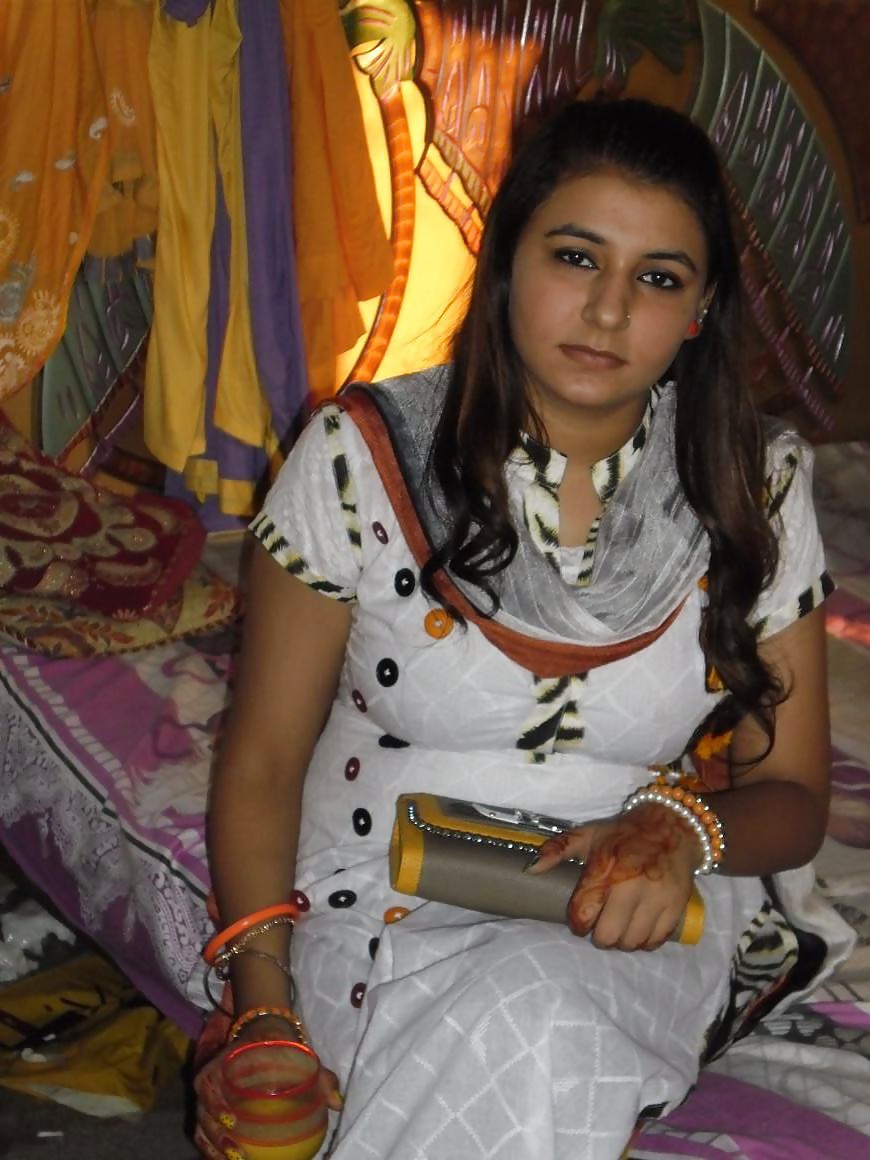 Sexy moglie pakistana
 #26295402