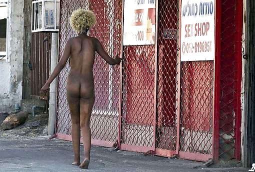 desnuda prostituta de ébano en Israel
 #29945177