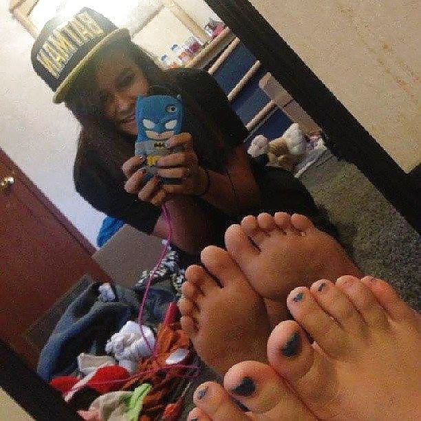 Feet in the mirror ! #29458041