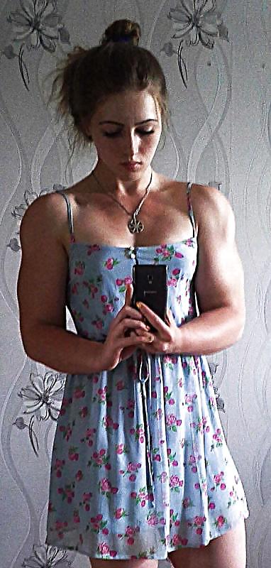 ロシアのセクシーなパワーリフティング選手、ジュリア・ヴィンズ
 #23403751