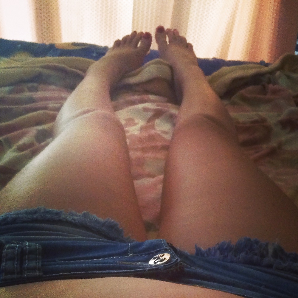 Mis piernas desde el talón hasta el cameltoe
 #25606019