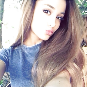 Ariana grande la regina cantante
 #40877604