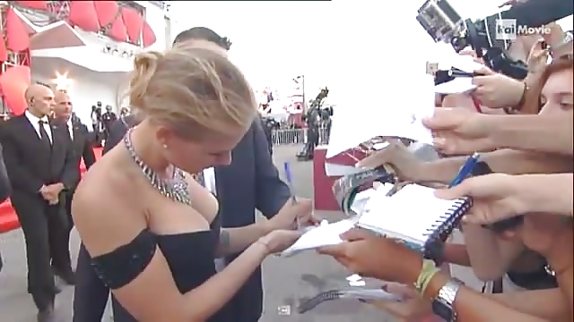 Scarlett Johansso In Venedig In Den Unter Der Haut Premiere #23605977