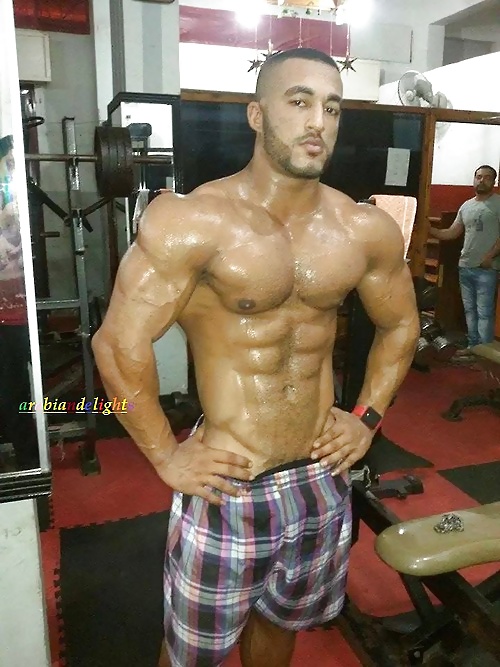 筋肉質なアラブ人男性
 #38689373