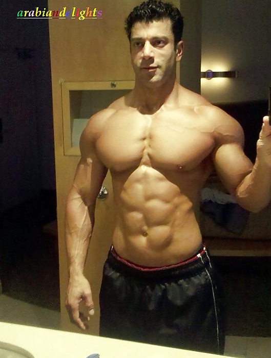 筋肉質なアラブ人男性
 #38689382