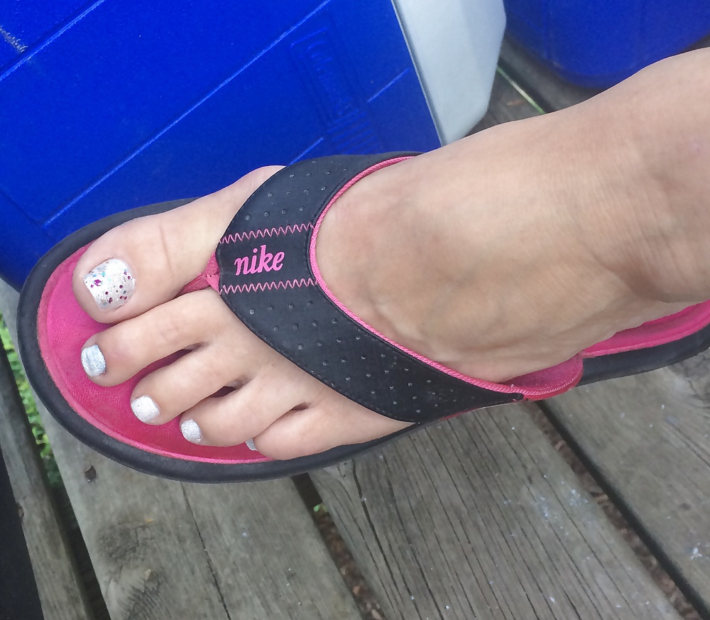 Wife in sandals #33000108