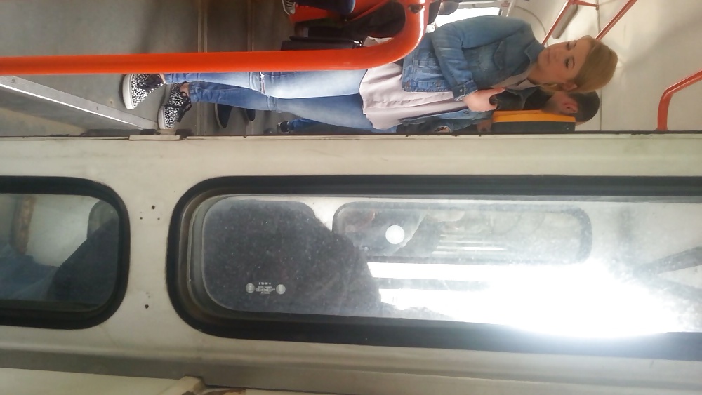 Spion Alt + Jung In Der U-Bahn Und Bus Rumänisch #30322316