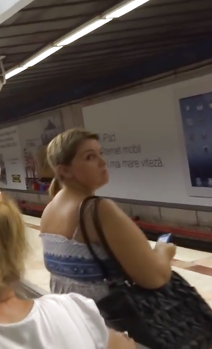 Spion Alt + Jung In Der U-Bahn Und Bus Rumänisch #30322319