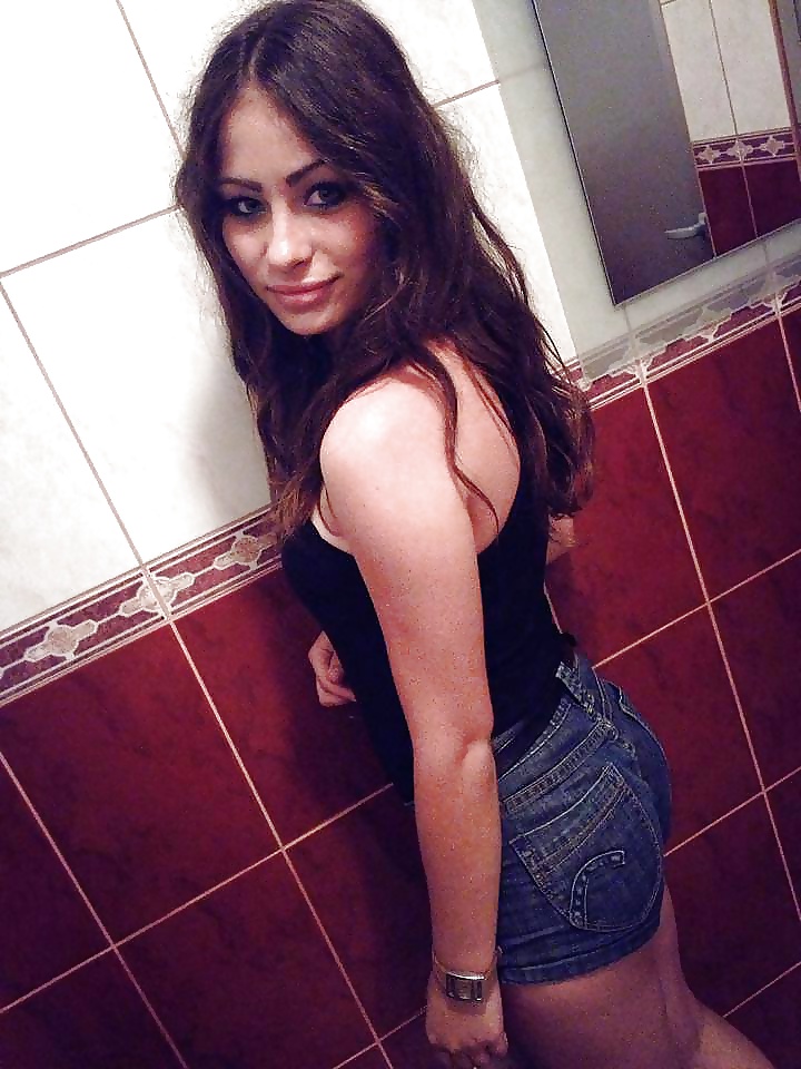 ボスニアのアナル舐め美女
 #28745248