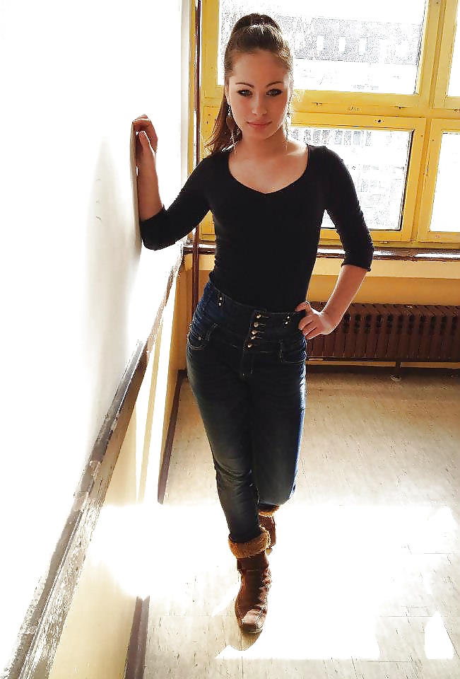 ボスニアのアナル舐め美女
 #28745271