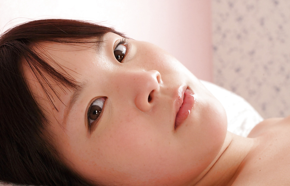 Adorabile teenager giapponese diffonde la sua figa rasata
 #26379818