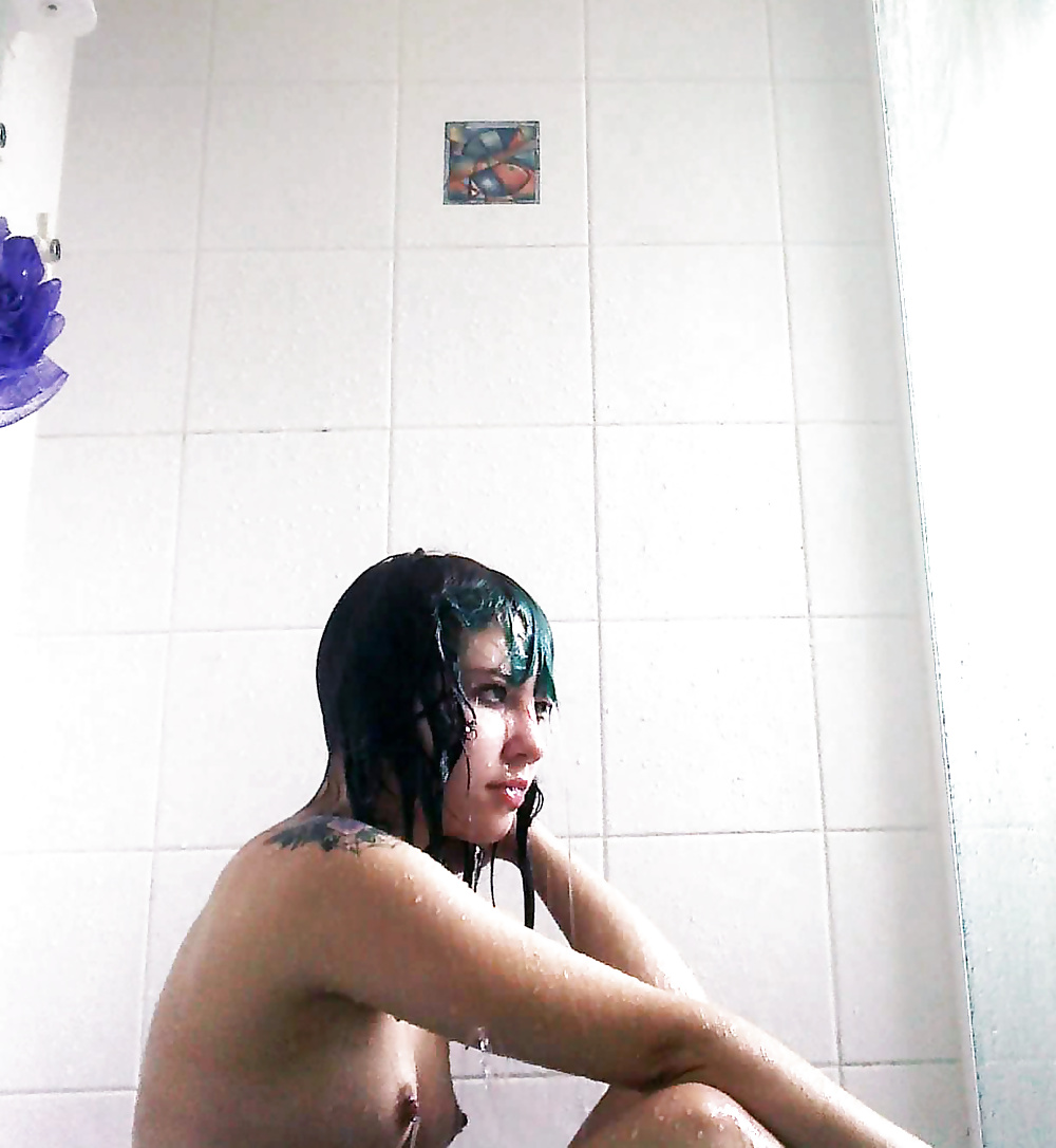 Sexy emo joven con el pelo azul
 #25905179