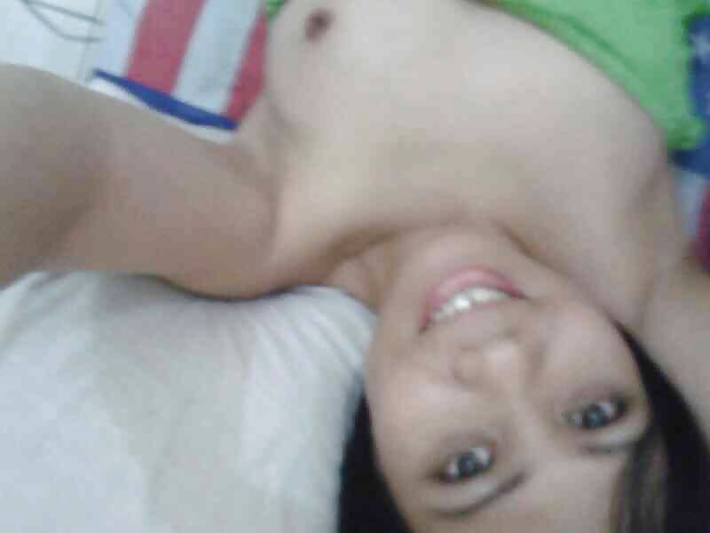 Chica indo
 #30887219