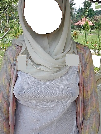 Tetek & tudung
 #38752711