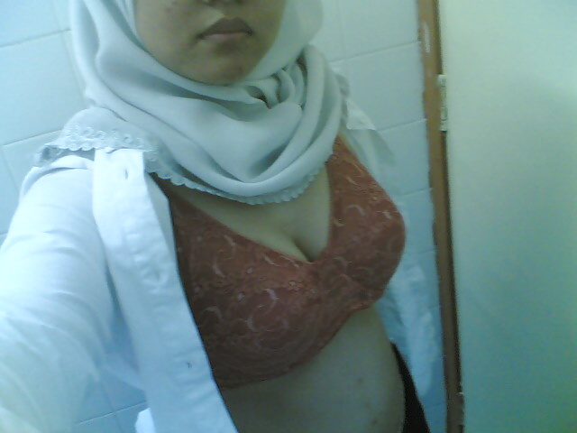 Tetek &  Tudung #38752849