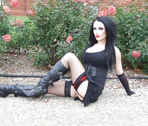 Para mi encantadora dama cuervo, dama k... forever gothic 2. 
 #27840200