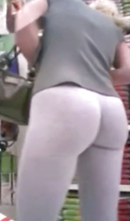 Milf in pantaloni da yoga grigi (bionda)
 #30053927