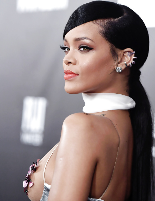 Rihanna Bei 2014 Amfar Inspiration Gala #31402650