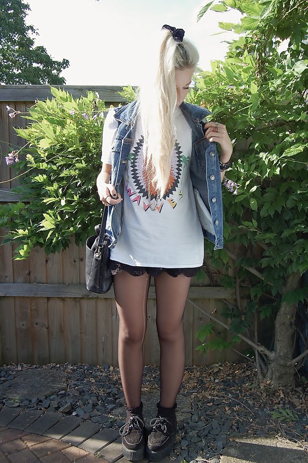 Blogger chicks #23906328
