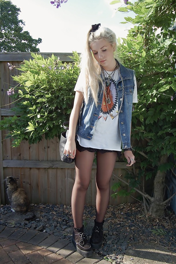 Blogger chicks #23906340