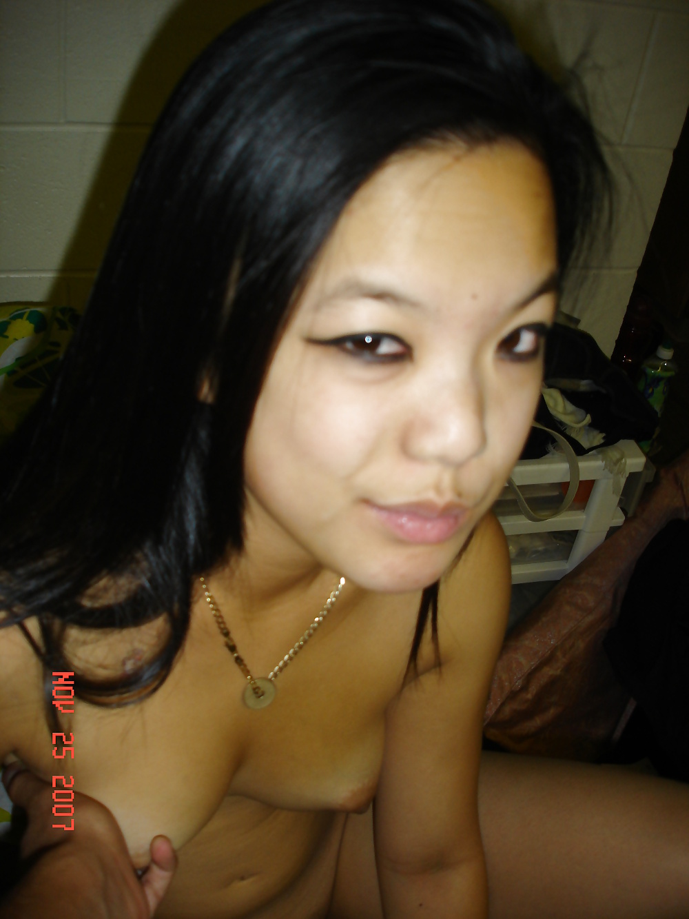 Asiatische Mädchen Verbreitet Ihre Muschi In Ihrem Wohnheim Zimmer #41075563