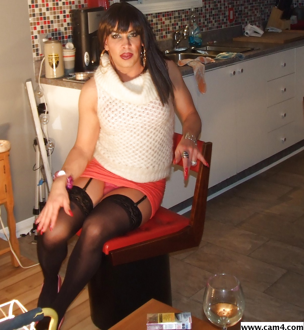 Babes Crossdressed Je Veux Sucer Leur Bite Chaude #39700105