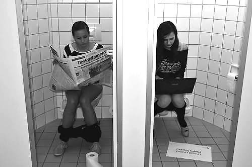 Ragazze della toilette!
 #36973278