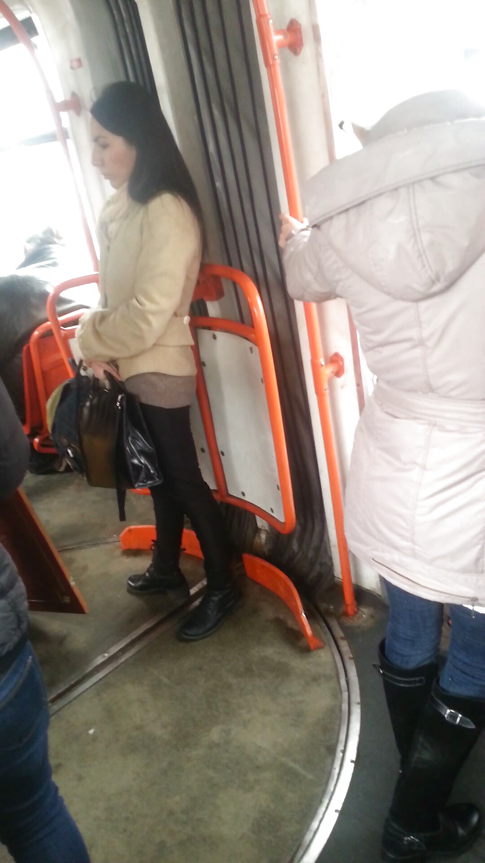 Spion Sexy Frauen In Der Straßenbahn Rumänisch #41079267