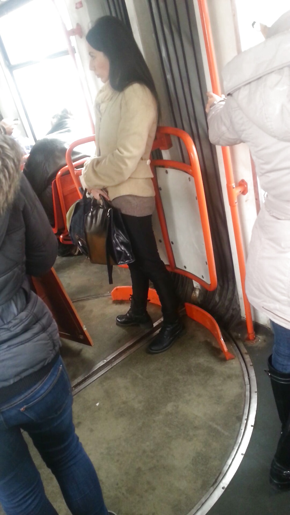 Spion Sexy Frauen In Der Straßenbahn Rumänisch #41079286