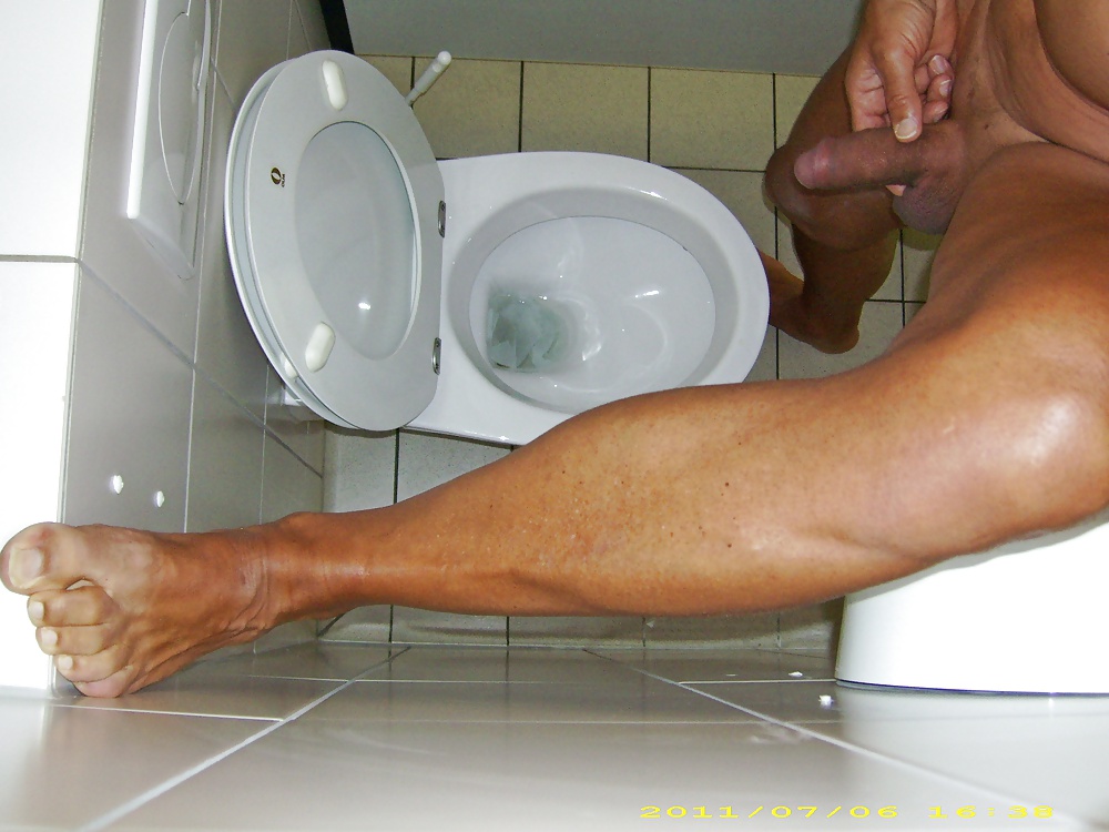 Wichsen in public toilet 2 #25095311