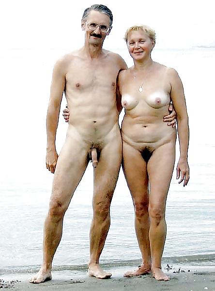 Couples Nudistes #24447284