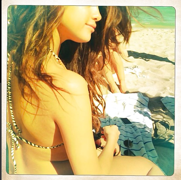 Selena Gomez Nouvelles Bikini Photos 2013! #36564012