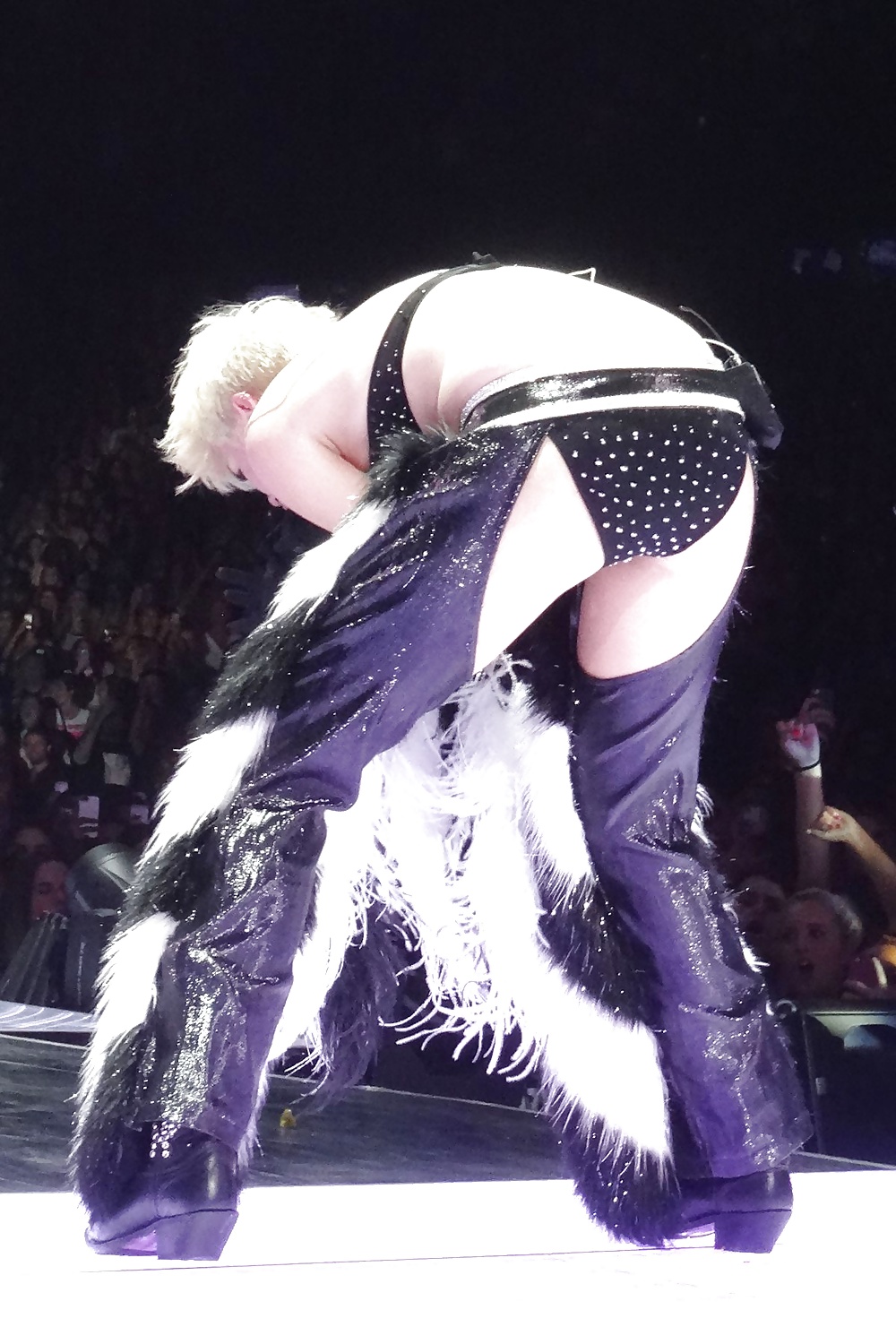 Miley cyrus - esta zorra necesita un polvo duro
 #35367179
