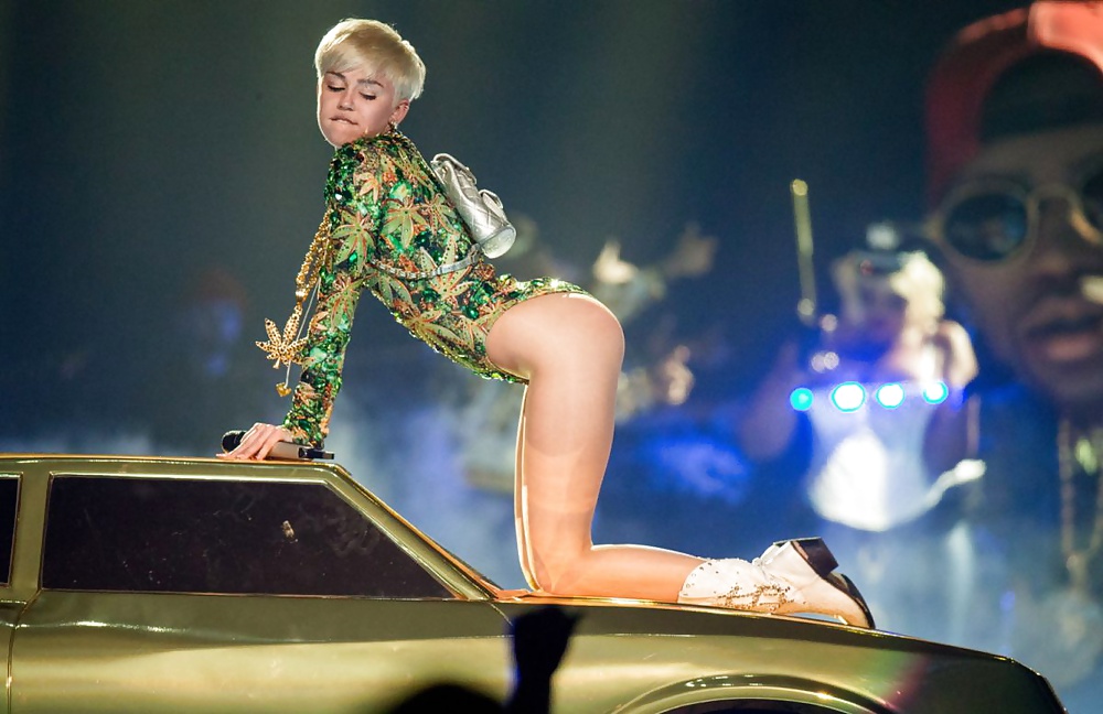 Miley cyrus - esta zorra necesita un polvo duro
 #35367268