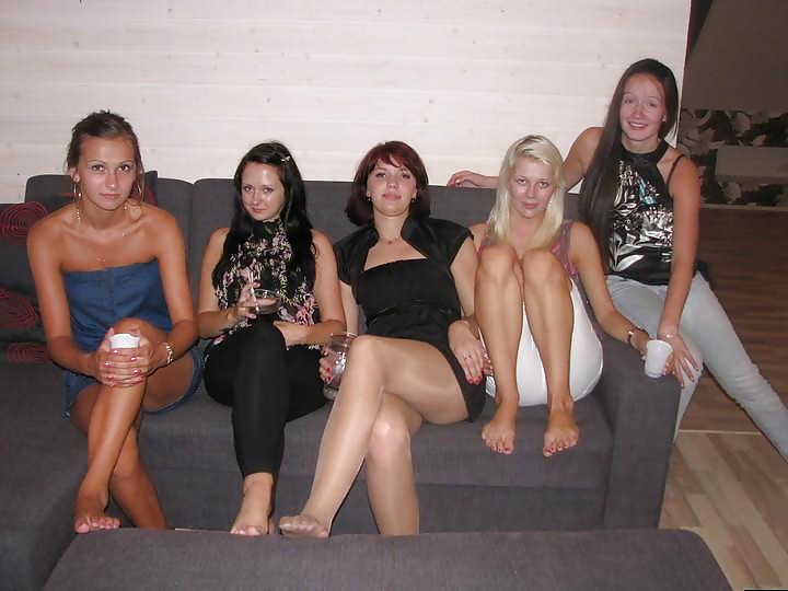 Juillet 2014 Party Girls Pieds Et Les Jambes #27550518