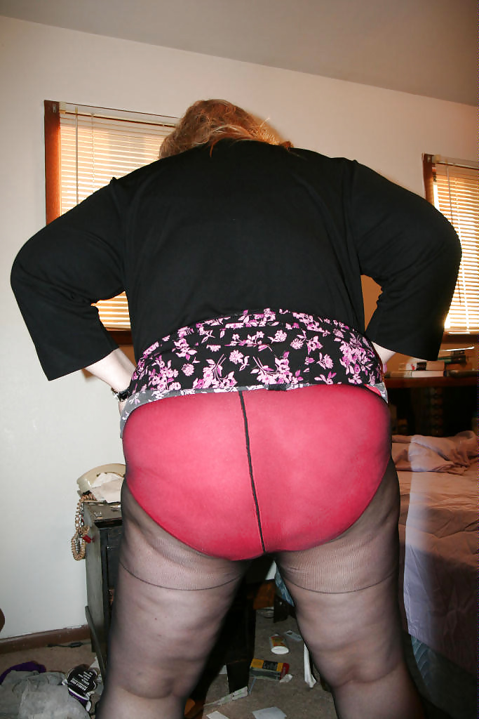 BBW Mary Poses In Her Pantyhose  #39523847