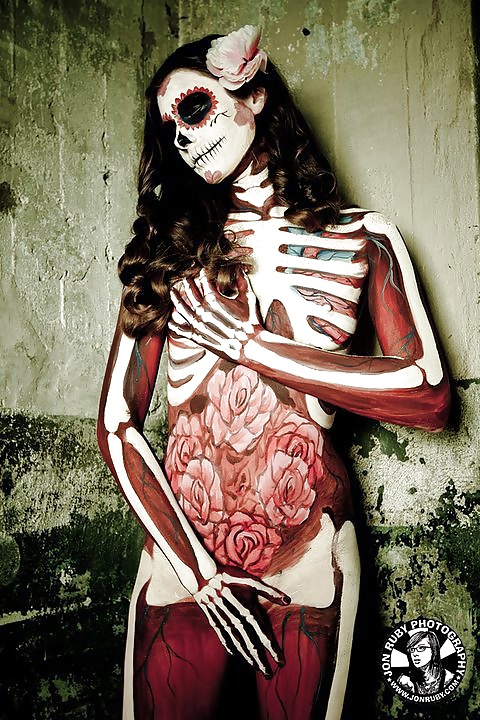 ¿Sexy o espeluznante?
 #38879286