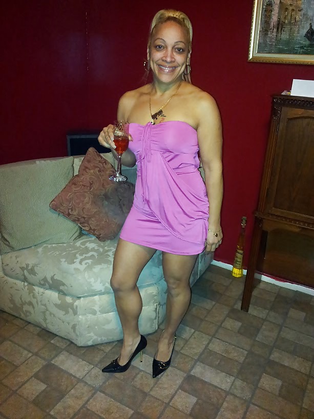 Latina Milf Mit Erstaunlichen Beine #24550443