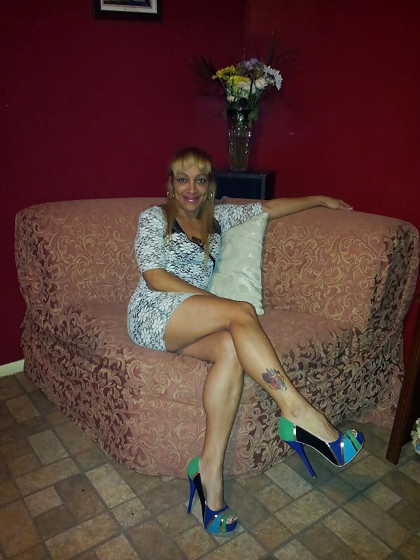 Latina milf con gambe incredibili
 #24550449