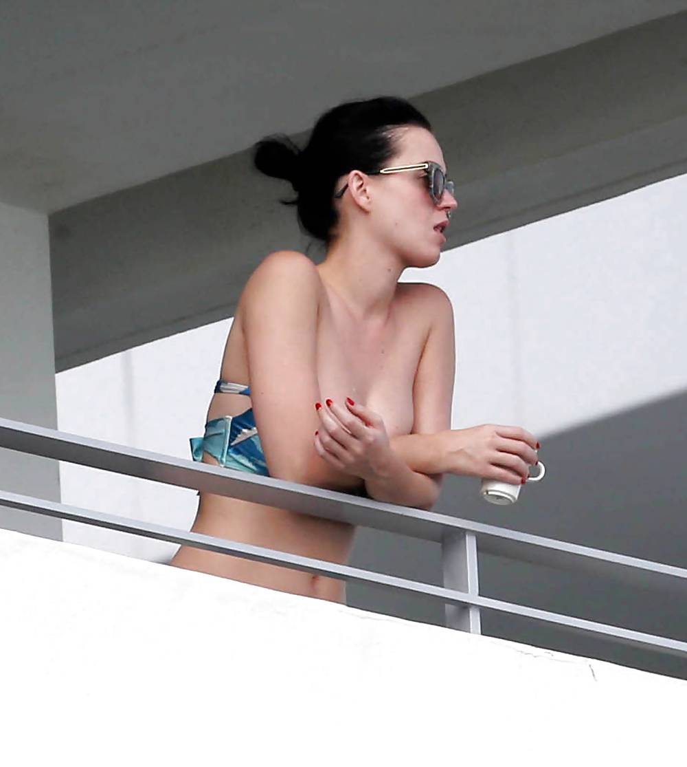 Beautiful Celebs Caught by Voyeur TROC #36351569