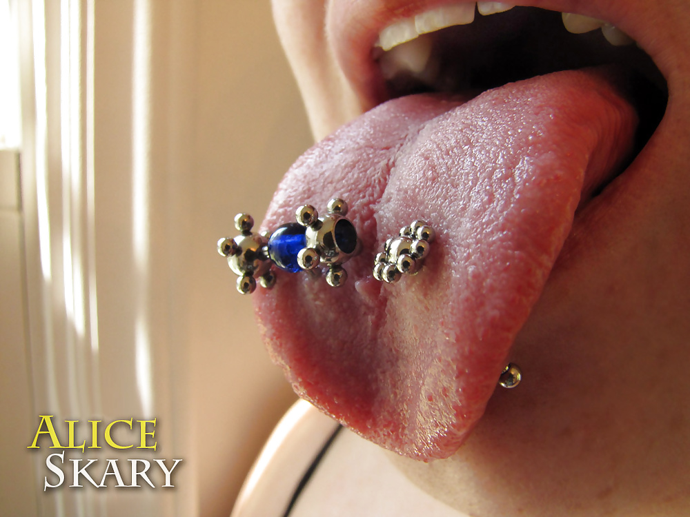 Piercing orale fetish alla lingua
 #39792207