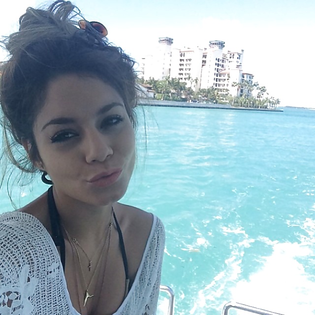 Niedliche Berühmtheit Schlampe Vanessa Hudgens #30619233